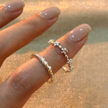 Korean Fashion Flower Rings for Women Girls Aesthetic Finger Jewelry Exquisite ring Wedding Gift Exquisite Accessories