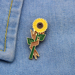 Sunflower Enamel Pins Custom Wholesale Sun Plant Brooch Lapel Badges Beautiful Flowers Fashion Jewelry Gifts for Women Wholesale