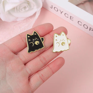 Cartoon Black White Cat Enamel Pins Cute Boo Halloween Ghost Brooches Lapel Badges for Bag Clothes Gothic Jewelry Gift Wholesale