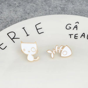 2PCS/Set Couple Friend Cats Brooch Set Cute Black And White Kitten Enamel Pins Cartoon Cat Claw Fishbone Badge Bag Lapel Jewelry