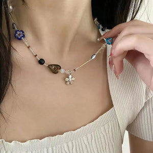 Korean Exquisite Retro Flower Love Heart Beaded Necklace For Women Personality Simple Cool Clavicle Chain Fashion Y2K Jewelry