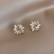 Elegant and Exquisite Opal Petal Circle Stud Earrings For Woman 2020 New Classic Jewelry Luxury Party Girl&#39;s Unusual Earrings