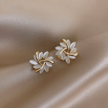 Elegant and Exquisite Opal Petal Circle Stud Earrings For Woman 2020 New Classic Jewelry Luxury Party Girl&#39;s Unusual Earrings