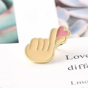 Cute Fashion Hand Heart Gesture Brooch Enamel Pin Sign Language Lapel Pins Metal Badges Gifts For Women Men Friends Brooches