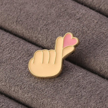 Cute Fashion Hand Heart Gesture Brooch Enamel Pin Sign Language Lapel Pins Metal Badges Gifts For Women Men Friends Brooches